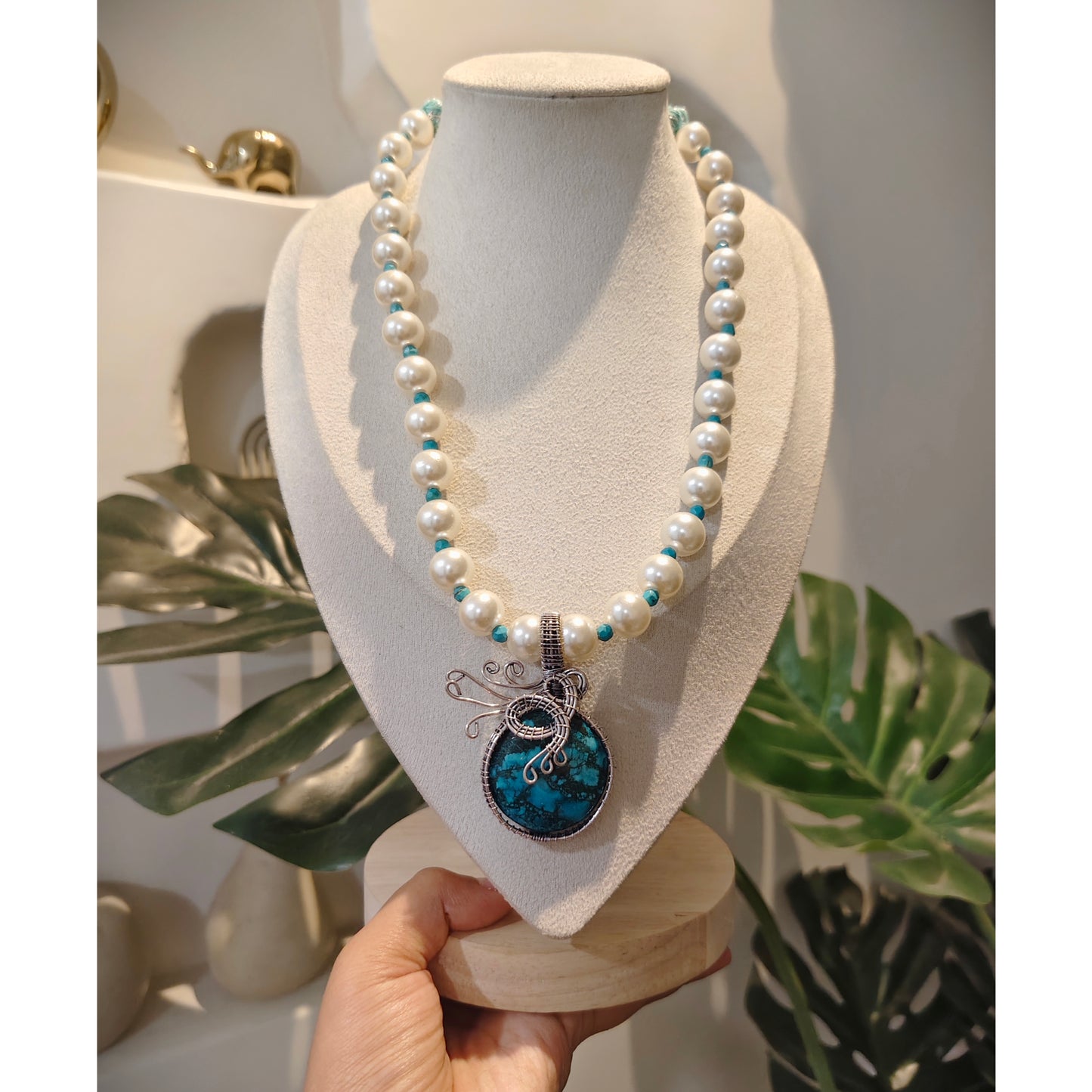Beautiful Designer Natural Stone Pendant Necklace With Japanese Pearls Mala