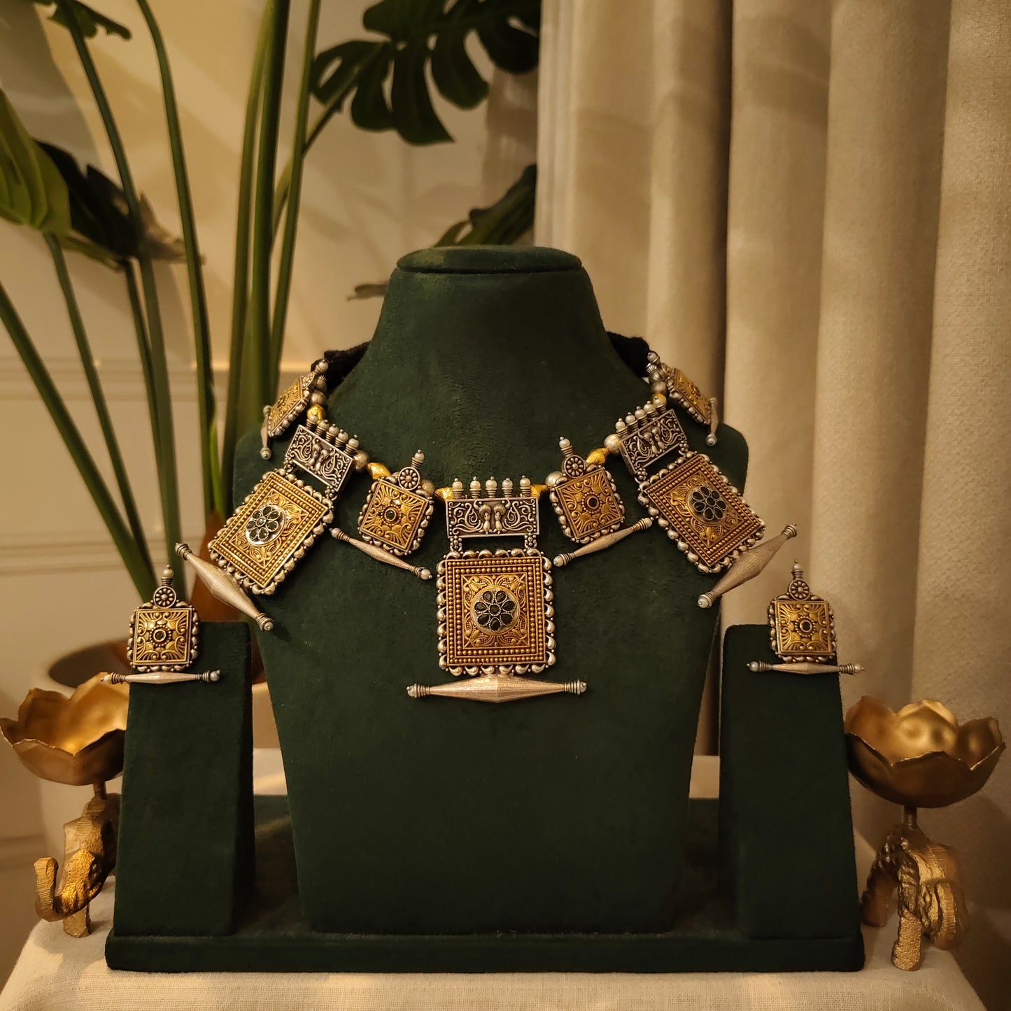 Beautiful Designer Dual Tone Neckpiece With Earrings