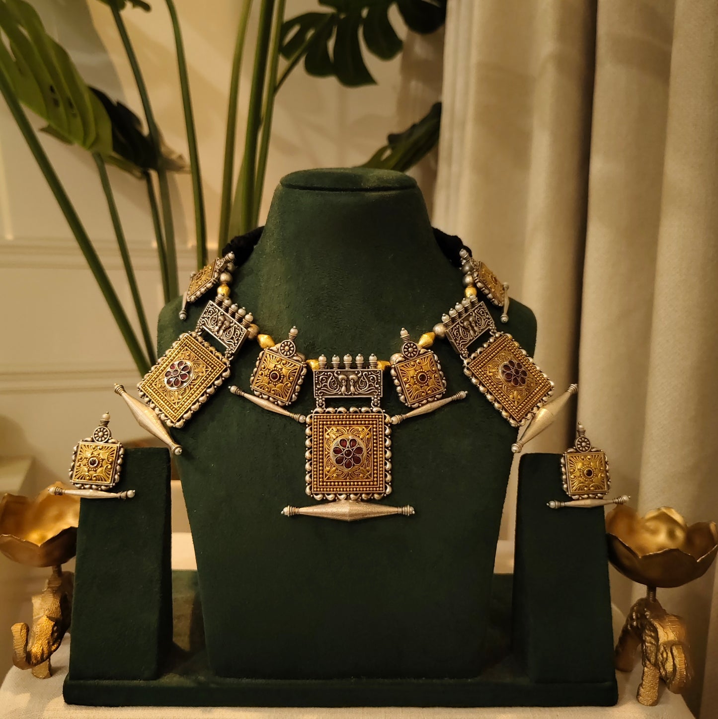 Beautiful Designer Dual Tone Neckpiece With Earrings