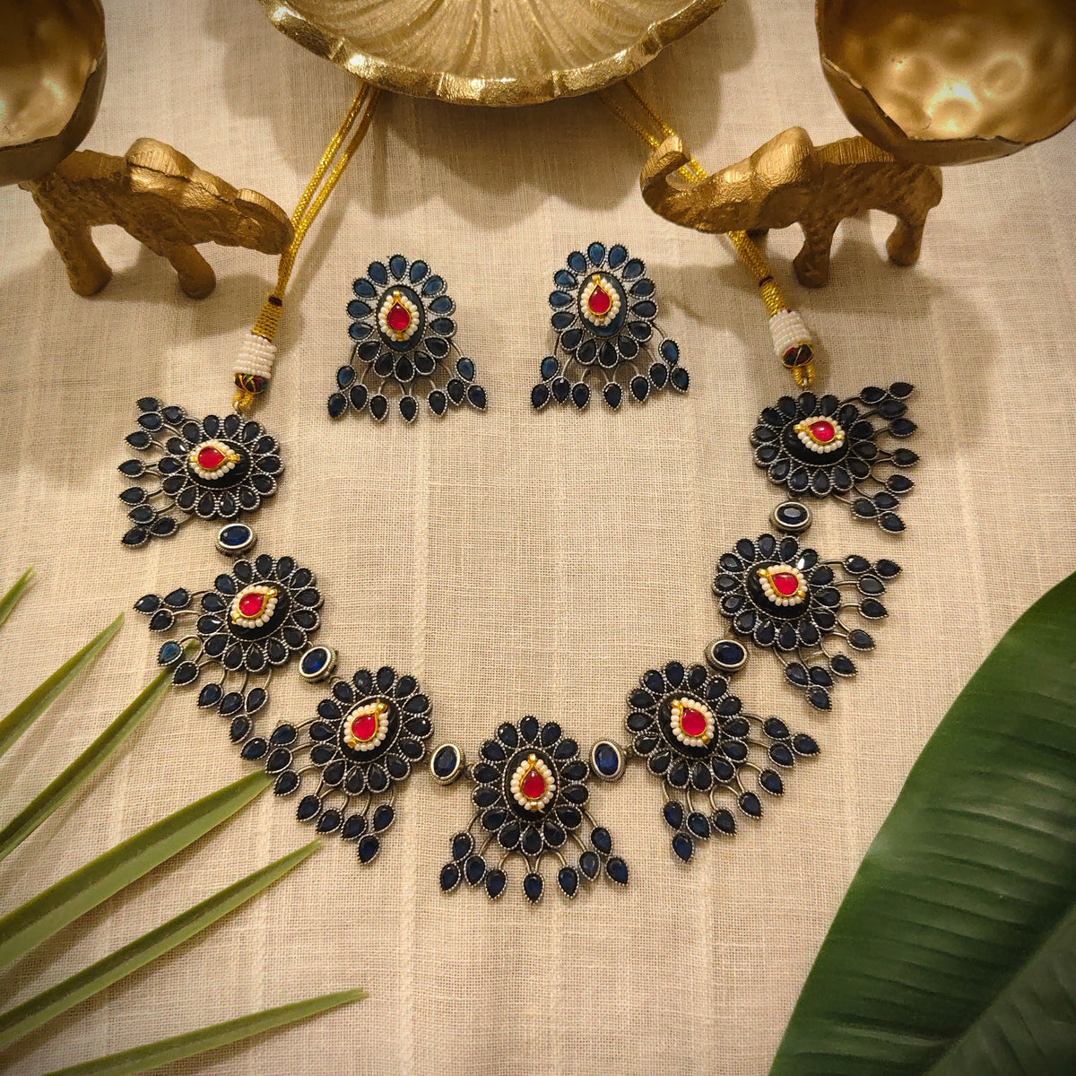 Beautiful Designer Kundan Detailing Stone Embedded Neckpiece With Earrings