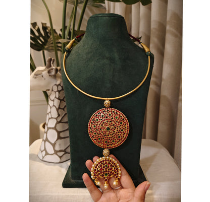 Beautiful Designer Rakodi Pendant Hasli Style Golden Necklace