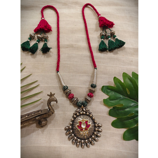 Beautiful Designer Kundan Detailing Pendant Necklace With Handmade Dori