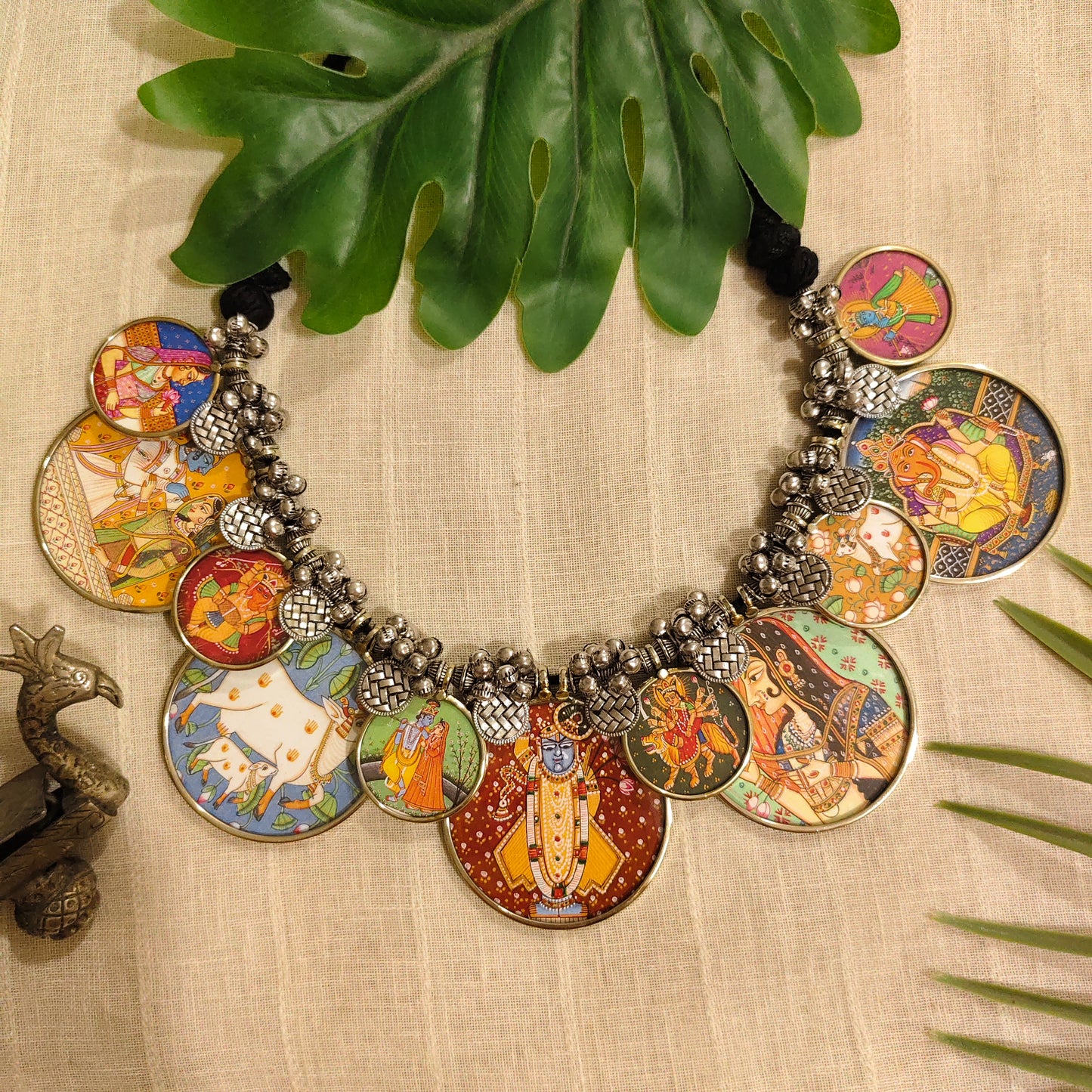 Beautiful Designer Overlapping Painting Mix Neckpiece