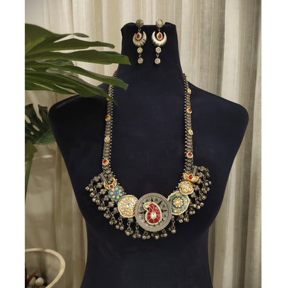 Beautiful Designer Kundan Detailing Necklace With Earrings