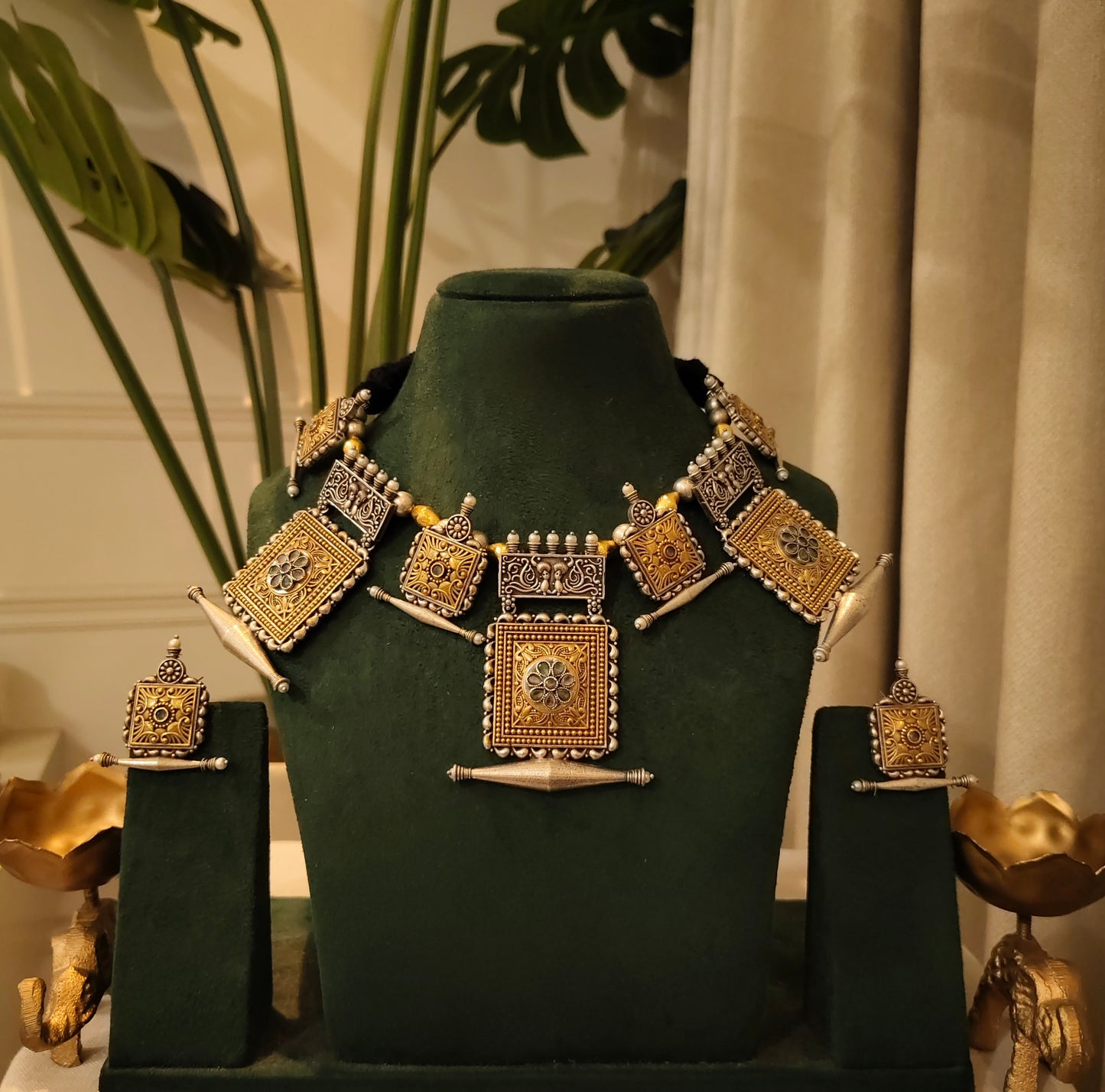 Beautiful Designer Dual Tone Neckpiece With Earrings