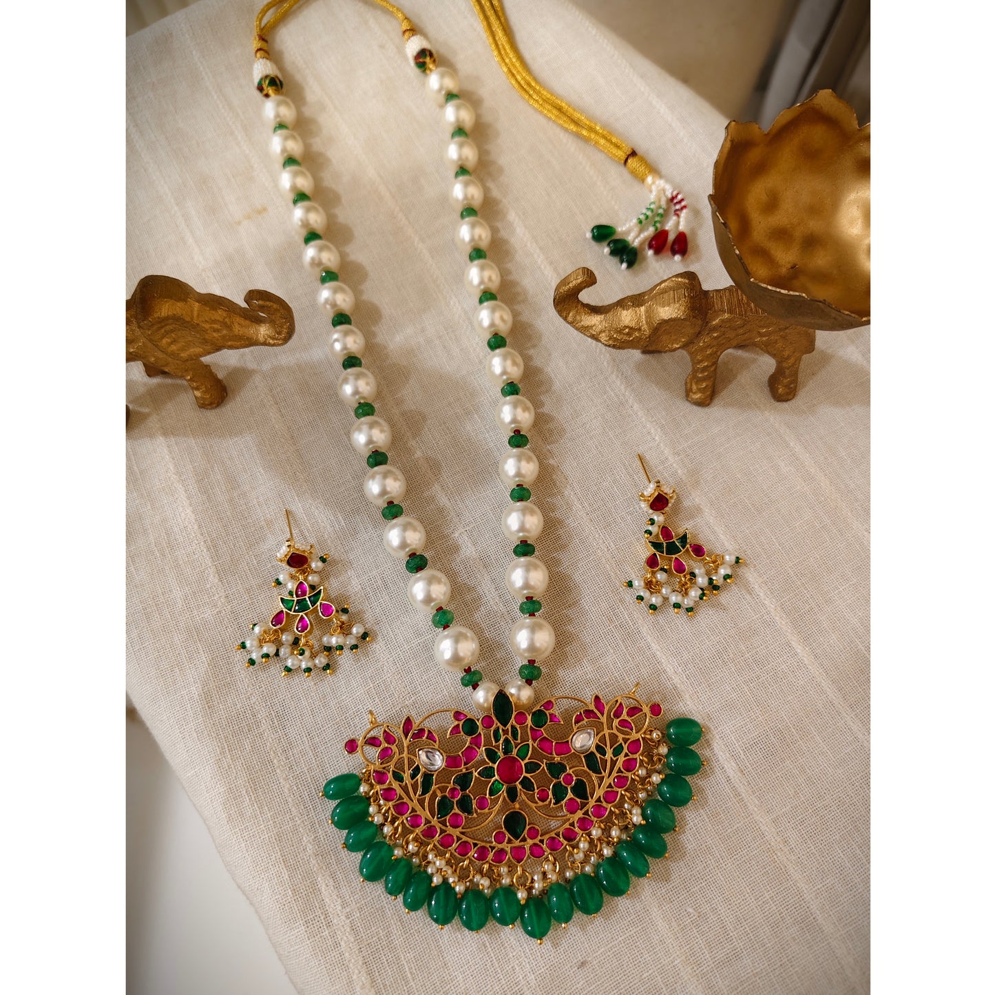 Beautiful Designer Jaipuri Kundan Pendant With Japanese Cream Pearls Mala Necklace With Earrings
