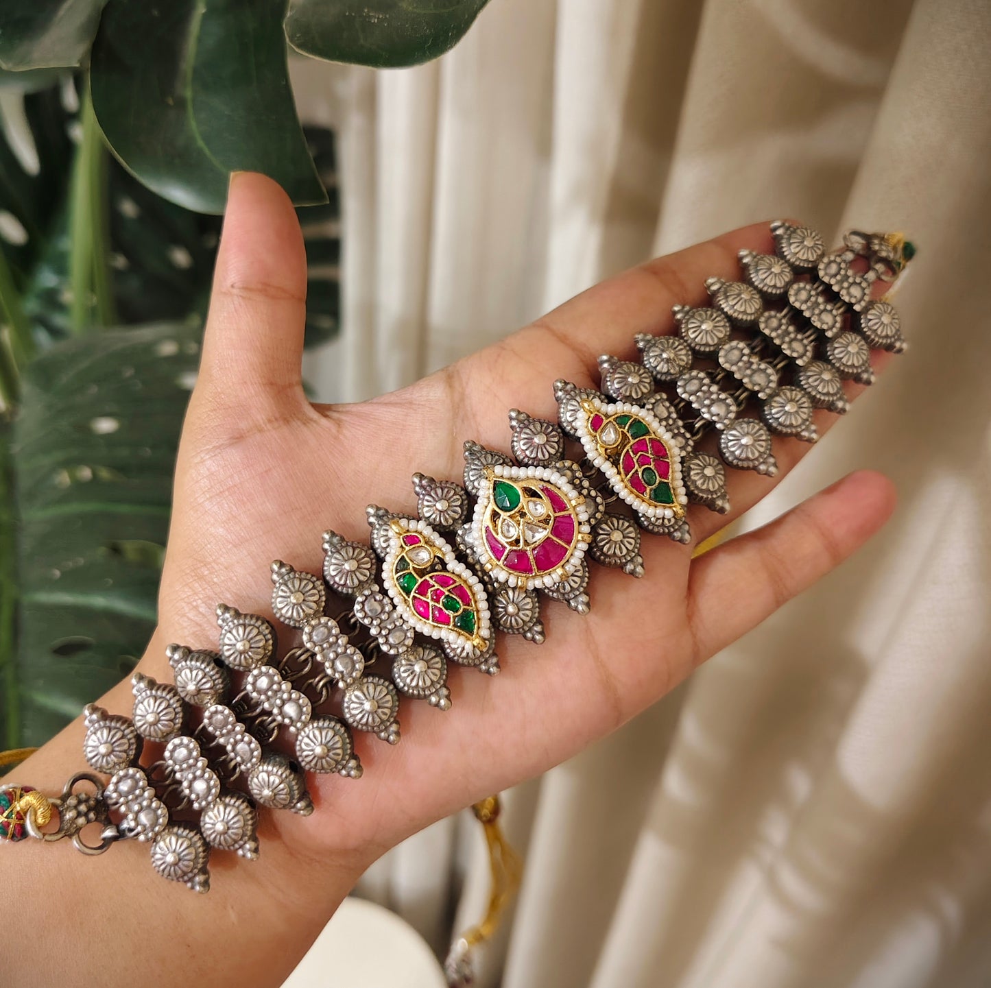 Beautiful Designer Kundan Detailing Sleek Choker