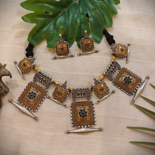 Beautiful Dual Tone Neckpiece With Earrings