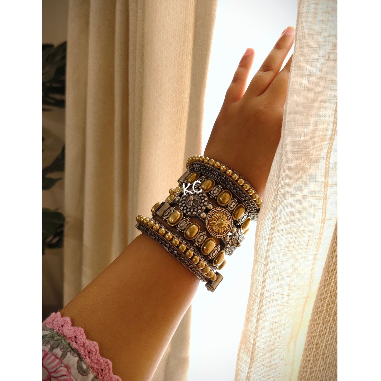 Beautiful Designer Dual Tone Adjustable Kada Set Of 5