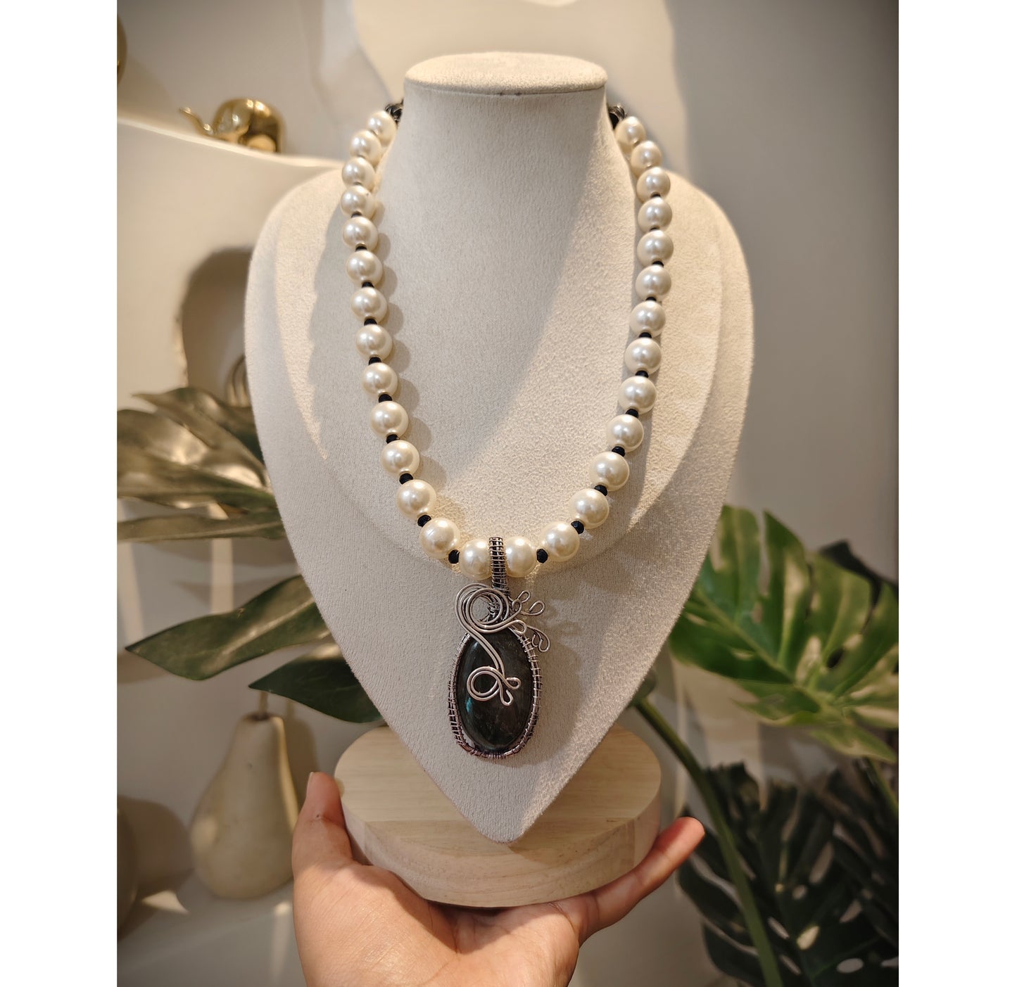 Beautiful Designer Natural Stone Pendant Necklace With Japanese Pearls Mala